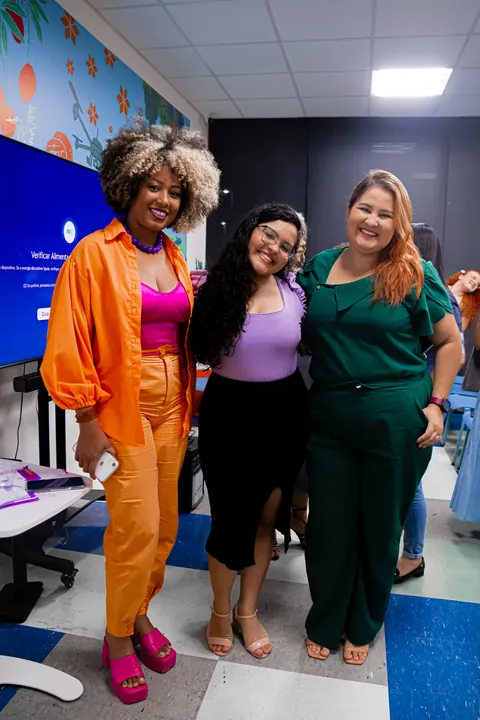 Participantes registram juntas sua presença no encontro.